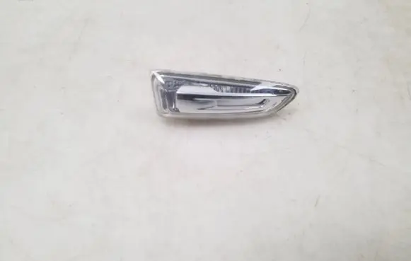 Opel Astra J Front fender indicator light 13273104