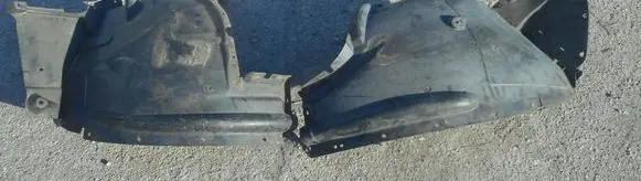 Front wheel arch liner splash guards
