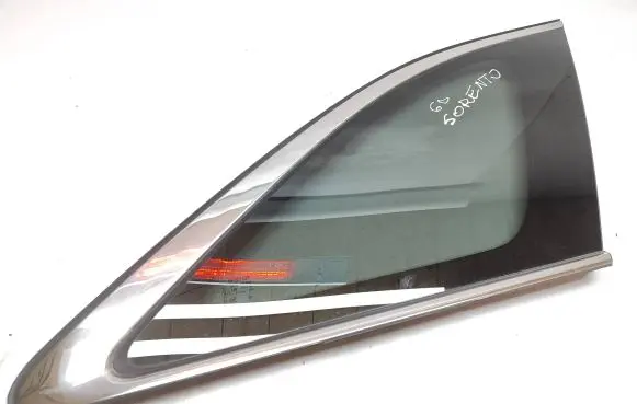KIA Sorento Rear side window 43R000399 E000008 DOT748AS3M35
