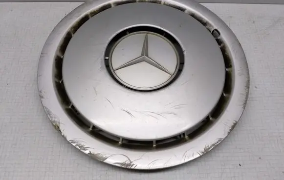 Mercedes-Benz E W124 R15 wheel hub/cap/trim 1244010424 7226310
