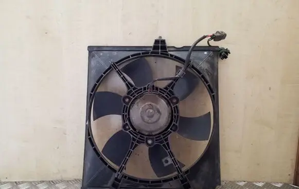 Volvo S40, V40 Radiator cooling fan shroud 8240213