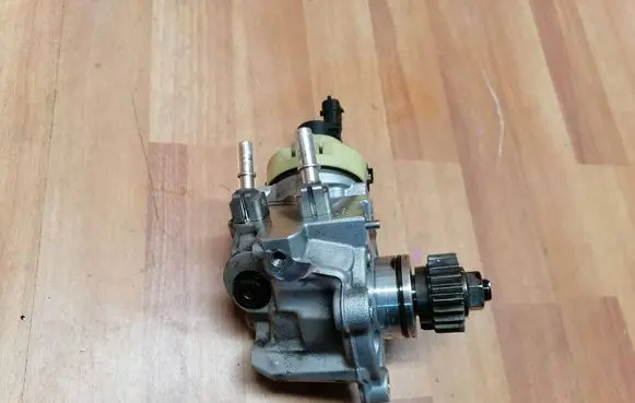 Renault Espace V (RFC) Fuel injection high pressure pump 0445011500 167009230R 166409509R