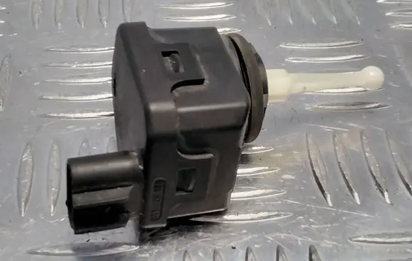 Volvo S40, V40 Headlight level adjustment motor 007878