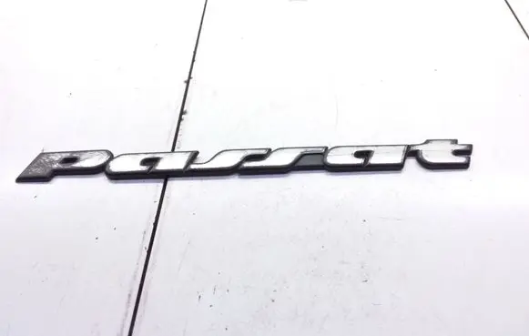 Volkswagen PASSAT B4 Manufacturers badge/model letters 3A0853687G