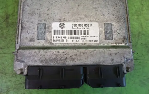 Volkswagen Polo Engine control unit/module 03D906033F