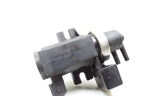 BMW 5 E39 Turbo solenoid valve 72279600 2247906