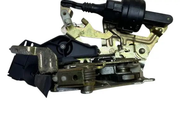 Mercedes-Benz C W202 Front door lock 2027201235