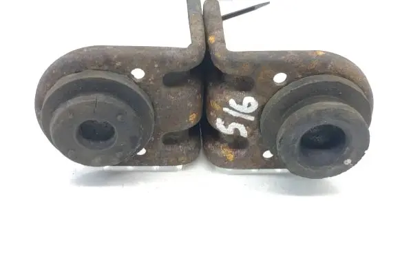 Radiator mount bracket