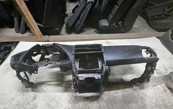 Nissan Leaf I (ZE0) Dashboard 681P33NF0A
