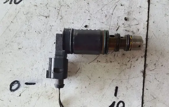 Audi A4 S4 B8 8K Camshaft vanos timing valve 