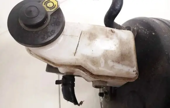 Geely MK Brake fluid reservoir 