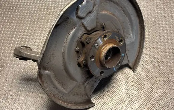 Volvo S60 Rear wheel hub 31681580 32217287