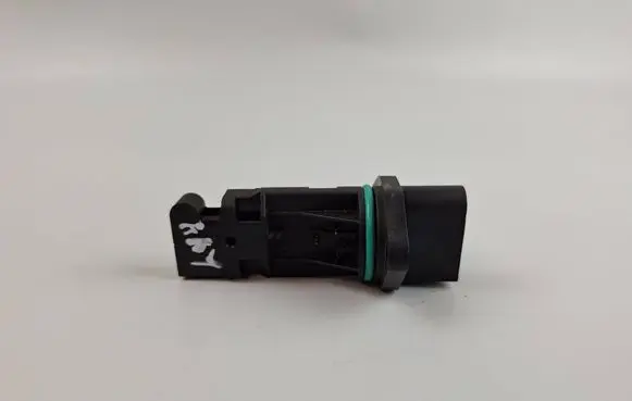 Volkswagen Golf IV Mass air flow meter F00C262027