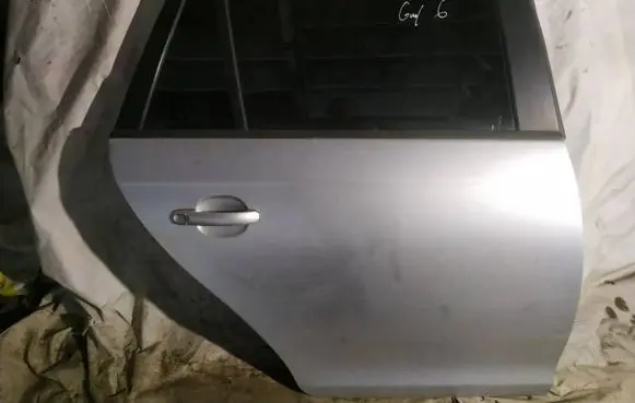 Volkswagen Golf VI Rear door pilkos