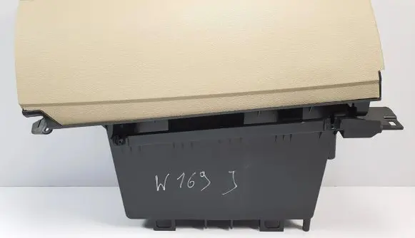 Mercedes-Benz A W169 Glove box
