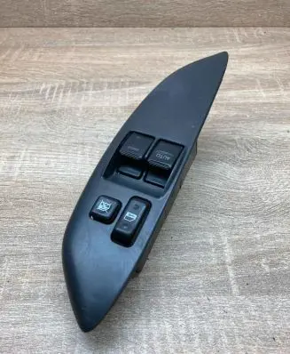 Toyota Yaris Electric window control switch 0115R36