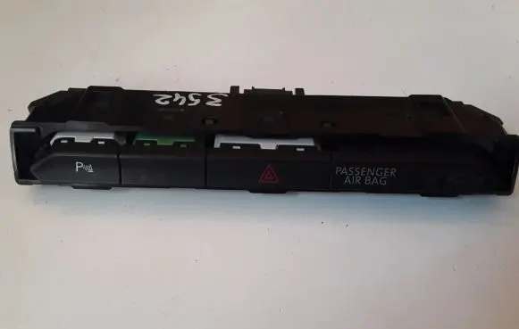 Volkswagen PASSAT B8 Hazard light switch 3G2853769A