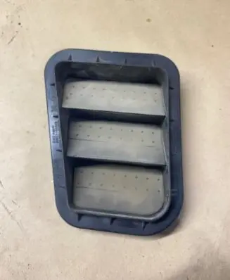 KIA Carens II Quarter panel pressure vent 9751017000