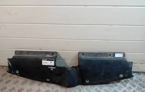 Citroen C4 I Picasso Radiator trim R0306013