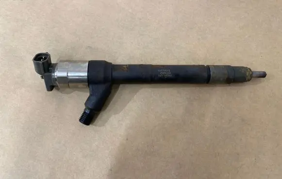 Opel Astra K Fuel injector 55570012 04T 70360