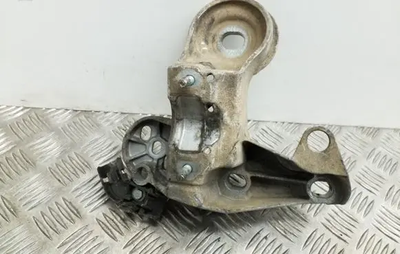 Audi A4 S4 B6 8E 8H Engine mounting bracket 8E0199352F