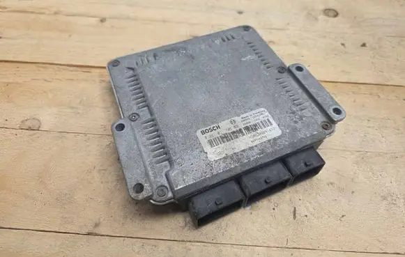Renault Master II Engine control unit/module 0281011105