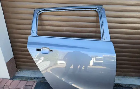 Opel Zafira C Rear door