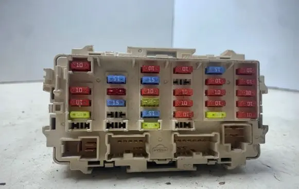 Nissan X-Trail T30 Fuse module