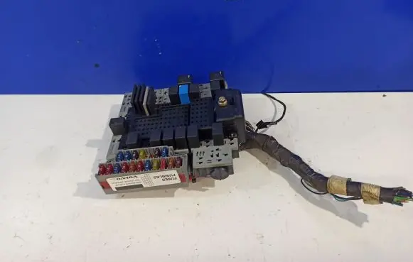 Volvo XC90 Fuse module 0830392 830392