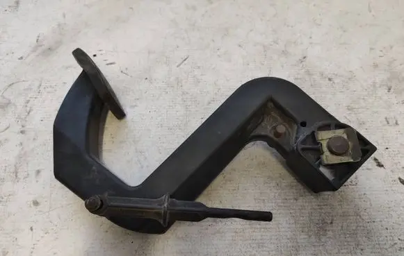 Mercedes-Benz Vito Viano W638 Clutch pedal A6382900316 A9012901916 A9012902016