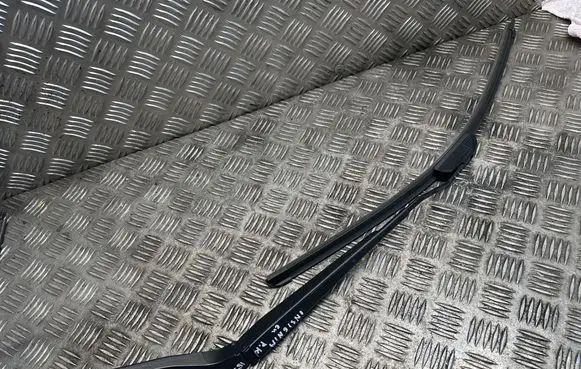 Front wiper blade arm