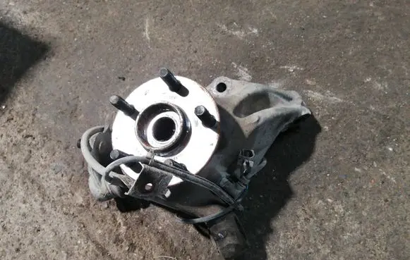 Toyota Prius (XW20) Front wheel hub 