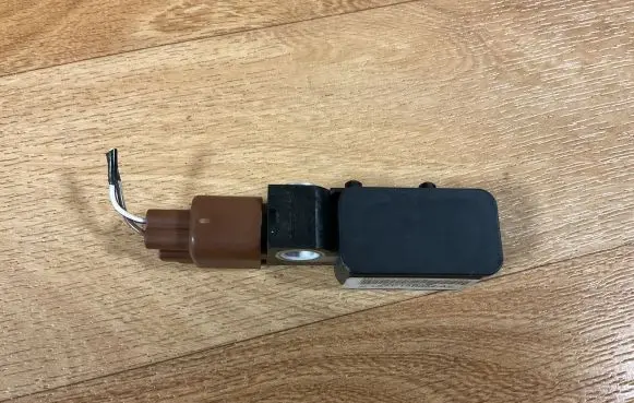 Ford Mondeo Mk III Airbag deployment crash/impact sensor 1S7T14B342AE 32S300EB2128 121199