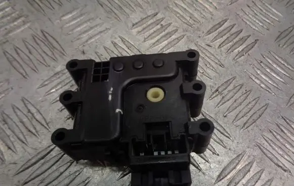 Mazda 3 I A/C air flow flap actuator/motor 