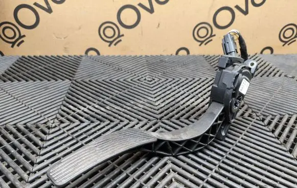 Dodge Challenger Accelerator throttle pedal 04861714AF