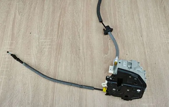 Audi A4 S4 B9 Rear door lock 8X0839016E
