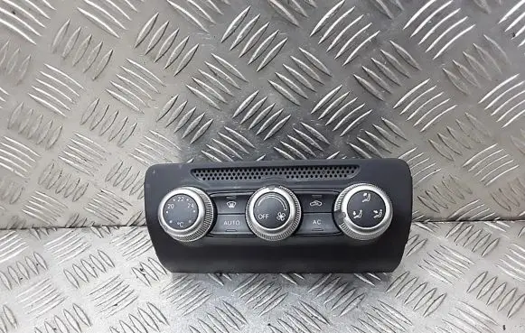 Audi A1 Climate control unit 8x0820043a