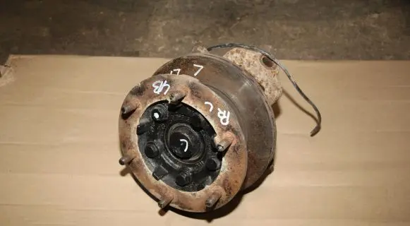 Volkswagen II LT Front wheel hub spindle knuckle 9043320701 9043340045