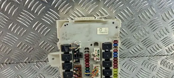 Nissan Navara D40 Fuse module 284B6EB30C