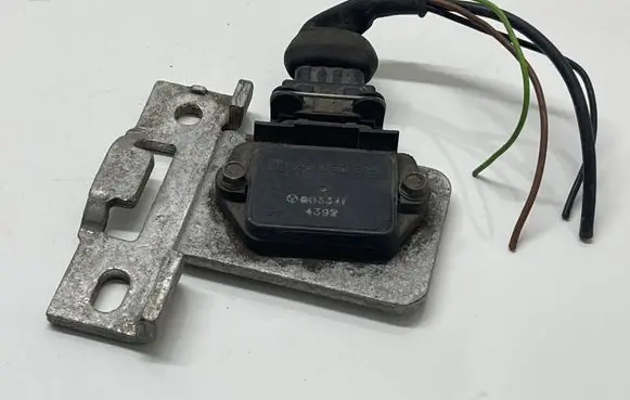 Opel Vectra B Ignition amplifier control unit 90360315