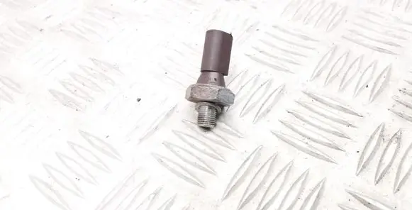 Volkswagen Golf V Oil pressure sensor 038919081D