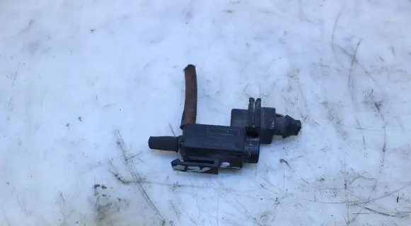 BMW 3 E90 E91 Vacuum valve 7810831