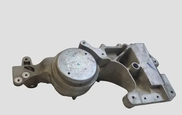 Nissan Qashqai Engine mount bracket 11220JD700