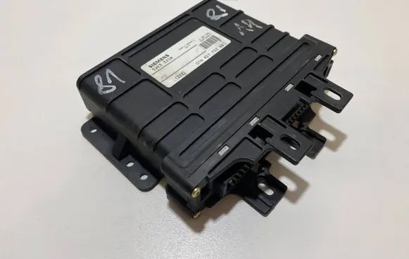 Audi A4 S4 B5 8D Gearbox control unit/module 01N927733BB 5WK3320B