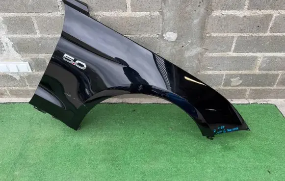 Ford Mustang VI Fender 