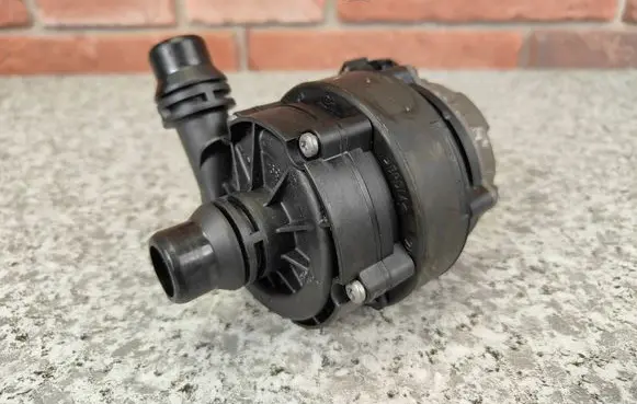 BMW 5 G30 G31 Electric auxiliary coolant/water pump 8638238