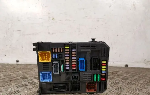 Opel Crossland X Fuse module 9819851280