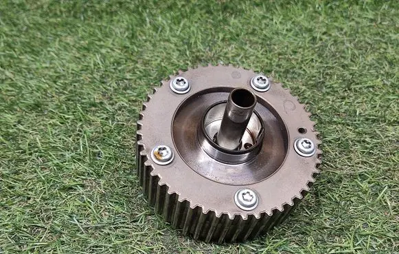 Volkswagen Jetta VI Camshaft pulley/ VANOS 04E109088M