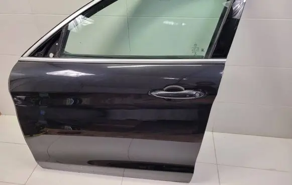 Alfa Romeo Stelvio Front door