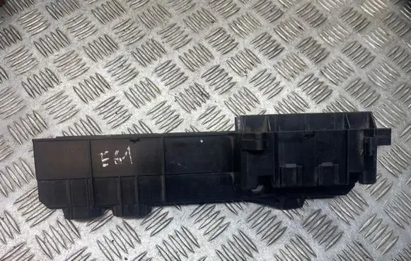 BMW 5 E60 E61 Fuse module 6957330